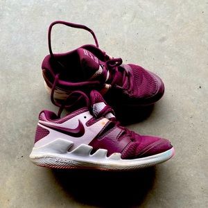 Girls Nike tennis shoes size 2